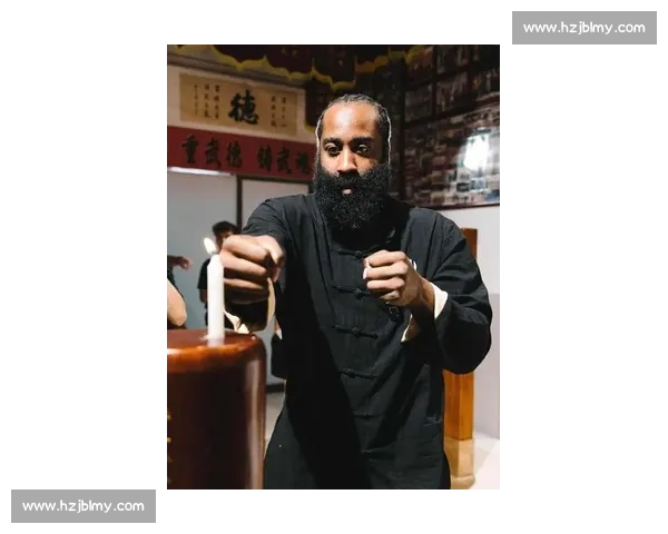 美媒调侃哈登发福 穿唐装打咏春引爆中国球迷热情
